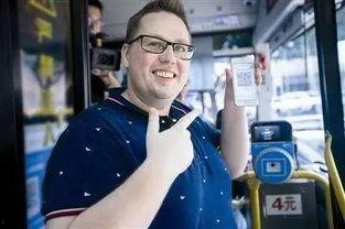 娱乐吃瓜酱上海老爷爷,揭秘都市老人的欢乐生活