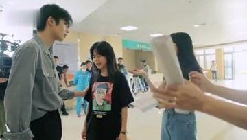 娱乐吃瓜讲解,揭秘明星幕后故事，吃瓜群众必看