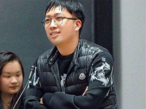 吃瓜娱乐圈金晨是谁配的,与神秘男子甜蜜同框，娱乐圈新恋情引热议